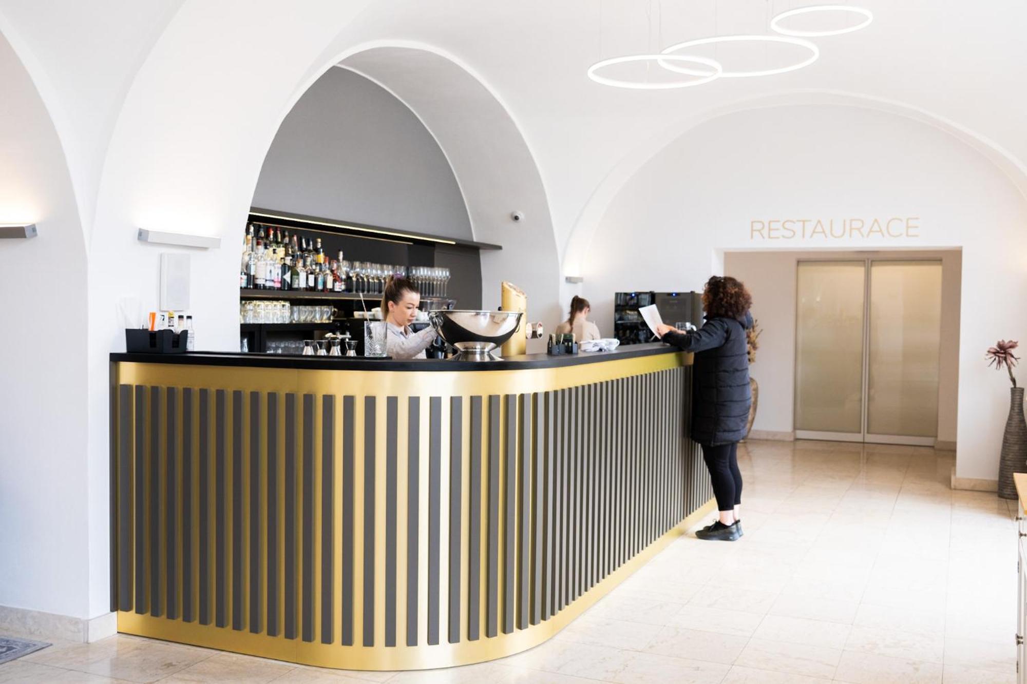 Zamecky Hotel Anton Florian Valtice Bagian luar foto