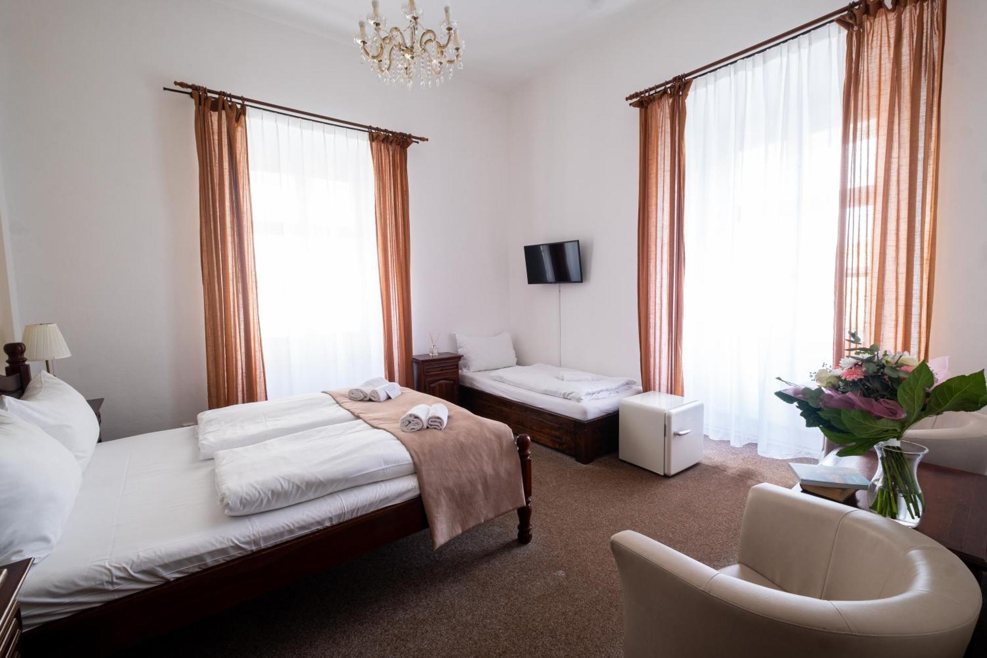 Zamecky Hotel Anton Florian Valtice Bagian luar foto