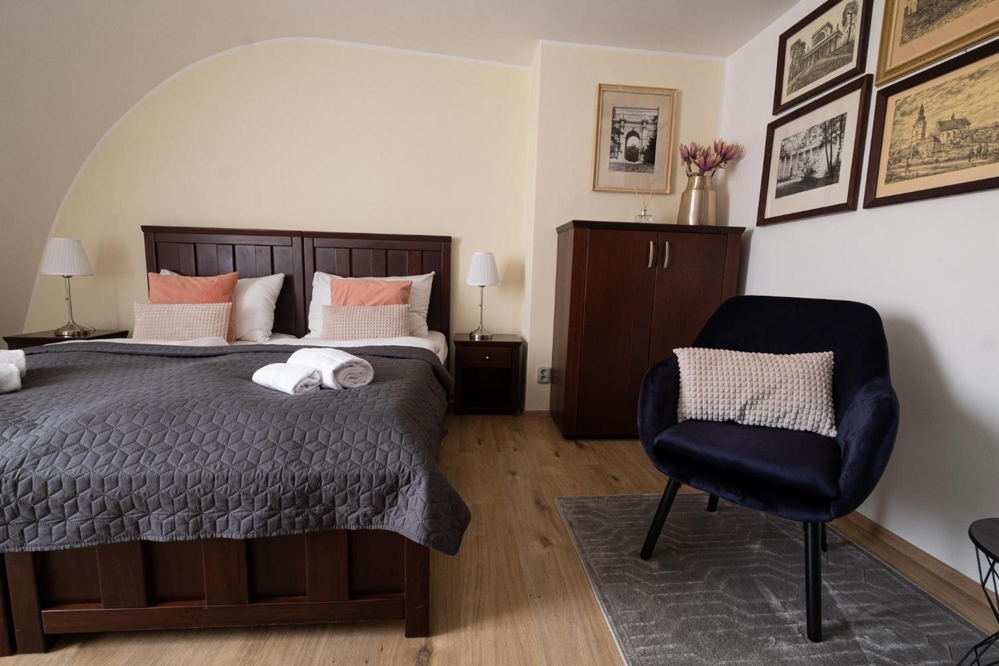 Zamecky Hotel Anton Florian Valtice Bagian luar foto